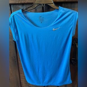 Nike lightweight shirt - size small